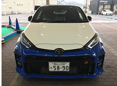 某自動車
